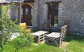 Arachova Houses-Ευήλιον Λιβαδι